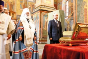 Rusya Ukrayna Cephesindeki Askerlere Manevi Destek İçin Prens Donskoy'un Kalıntılarını Gönderdi