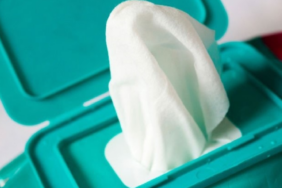 Birleşik Krallık Plastik İçeren Islak Mendil Satışına Kapsamlı Yasak Getiriyor