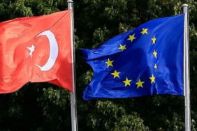 Koç Holding CEO'su Levent Çakıroğu, Brüksel'deki AB-Türkiye İş Zirvesi'nde AB sanayi politikalarında “Made in EU” yerine “Made with EU” yaklaşımının benimsenmesi gerektiğini söyledi. Gümrük Birliği'nin 30. yılı panelinde ekonomik ilişkileri değerlendirdi.