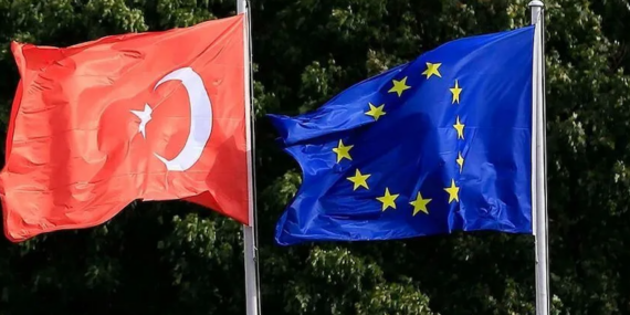 Koç Holding CEO’su Levent Çakıroğu, Brüksel’deki AB-Türkiye İş Zirvesi’nde AB sanayi politikalarında “Made in EU” yerine “Made with EU” yaklaşımının benimsenmesi gerektiğini söyledi. Gümrük Birliği’nin 30. yılı panelinde ekonomik ilişkileri değerlendirdi.